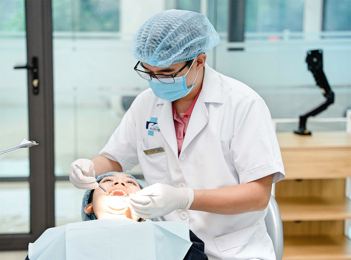 Dịch vụ dán sứ veneer tại Nha Khoa Việt Plus