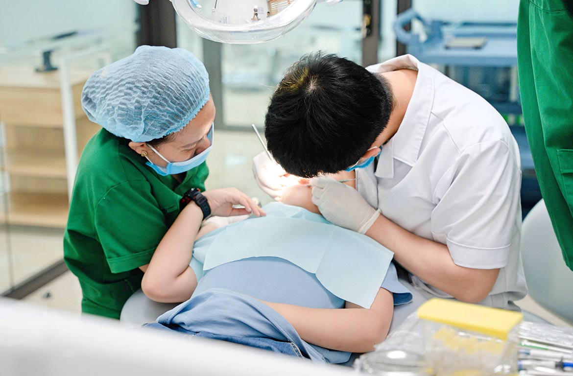 Điều trị viêm tủy răng tại nha khoa Việt Plus