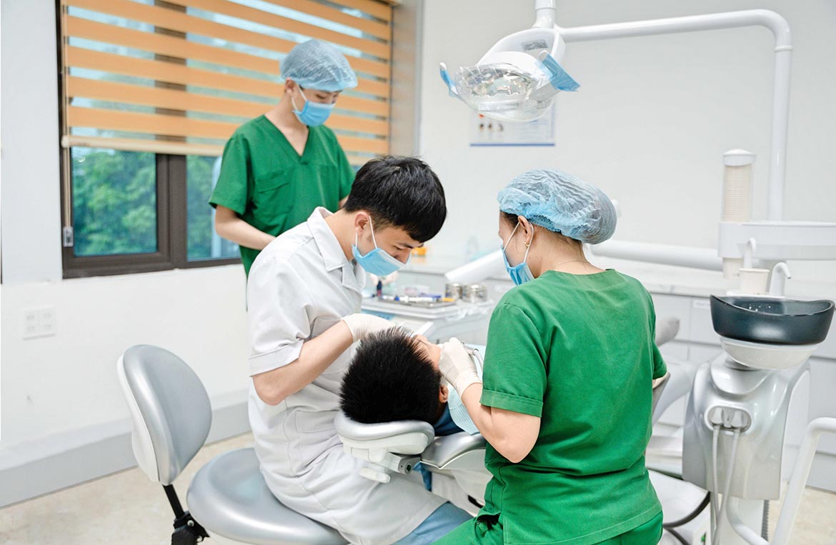 Đội ngũ y bác sĩ tại Nha khoa Việt Plus