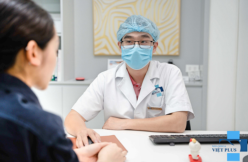 C&aacute;c b&aacute;c sĩ tư vấn trước khi niềng răng