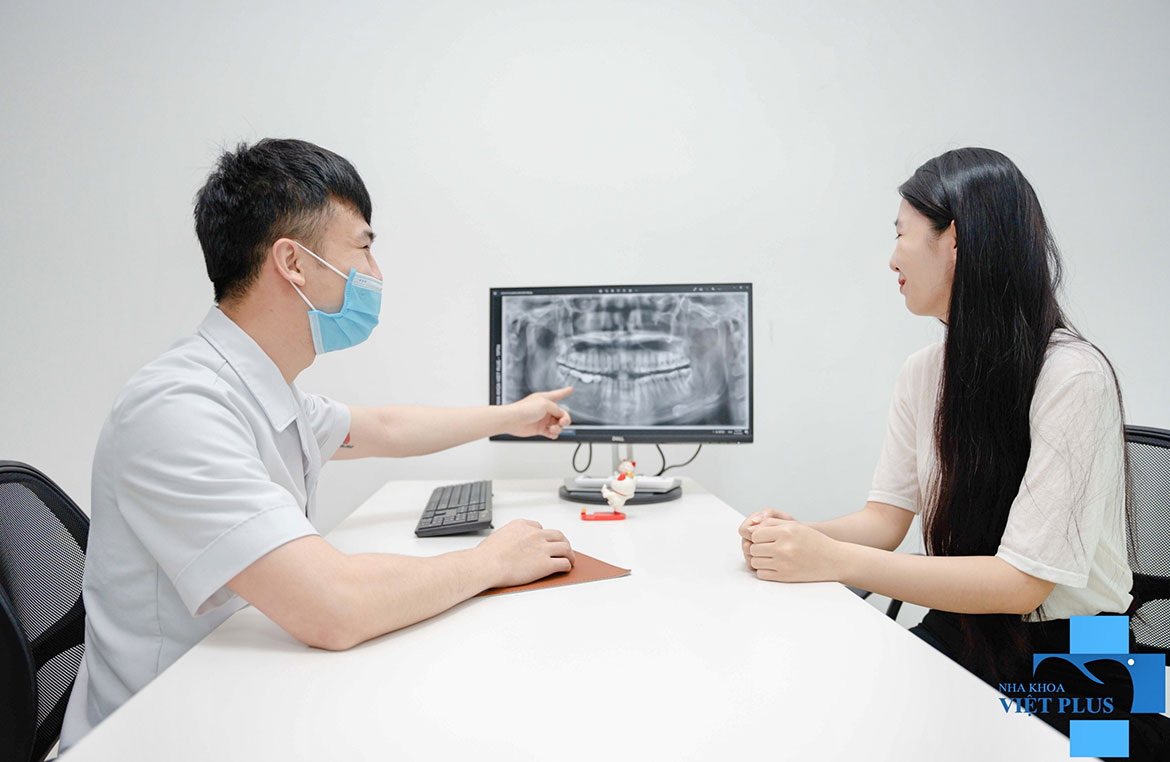 Tư vấn cho khách hàng giúp khách hàng hiểu rõ được tình trạng răng miệng