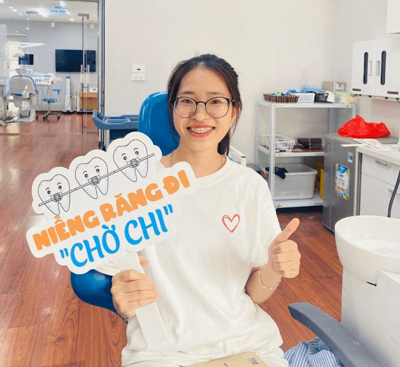 Niềng răng mắc cài kim loại là gì ? Chi phí niềng răng bao nhiêu ? 5 z5604735699714 1c5e74e563200b08c309af83ddfef482 1